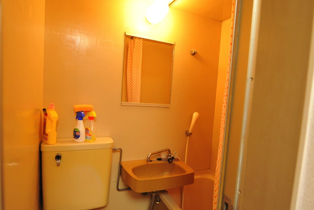 All rooms have toilet, shower and bathtub.