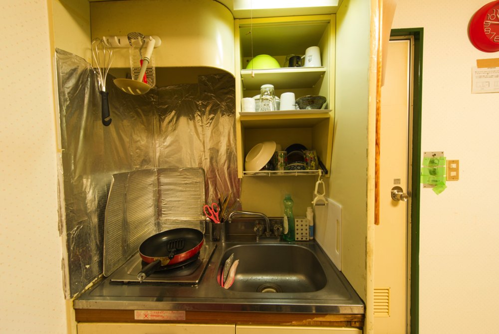 You are free to use all the tablewares.