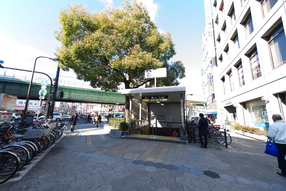 8 minute walk from Nihonbashi Station Exit 8