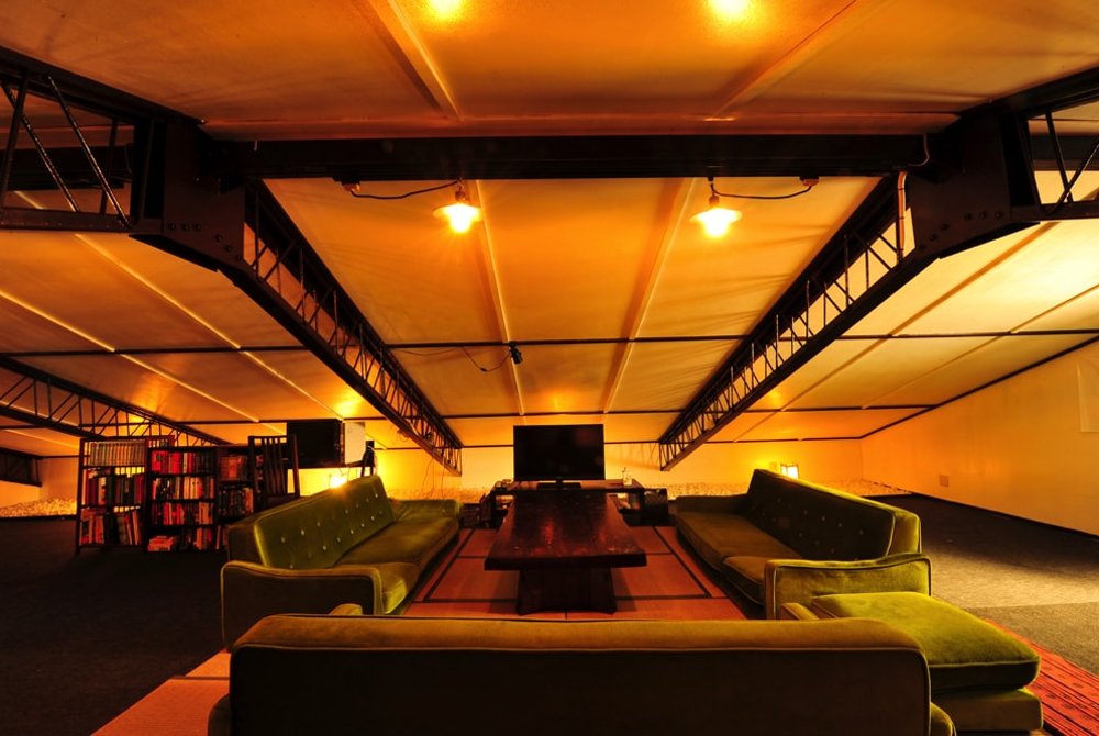 Traditional Japanese style lounge. 100sq.m (1200sq.ft). Open 24 hours