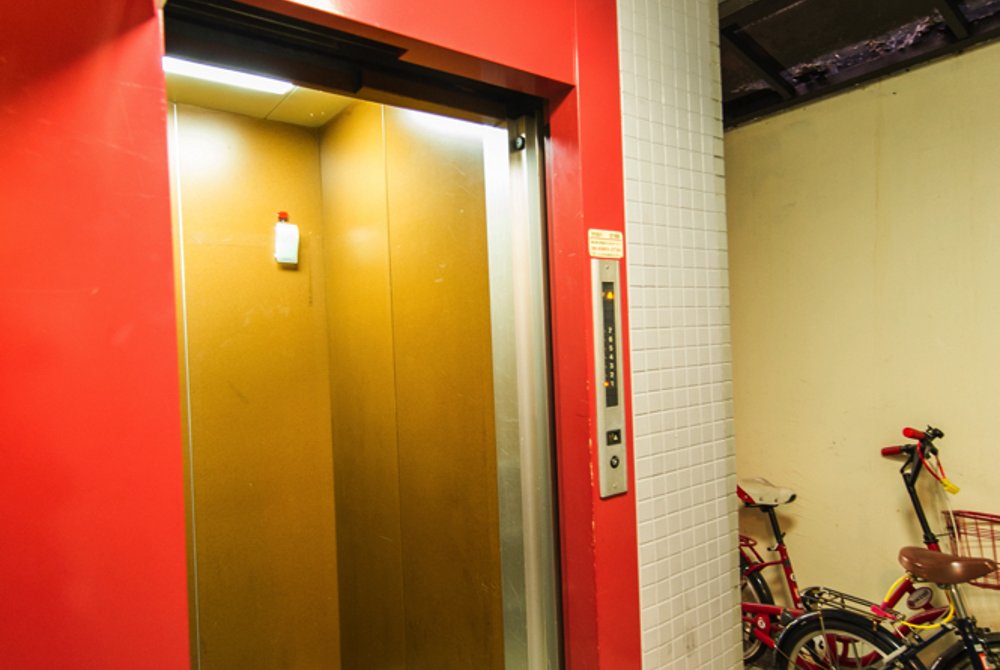 We have an elevator so you can easily bring in heavy luggages.