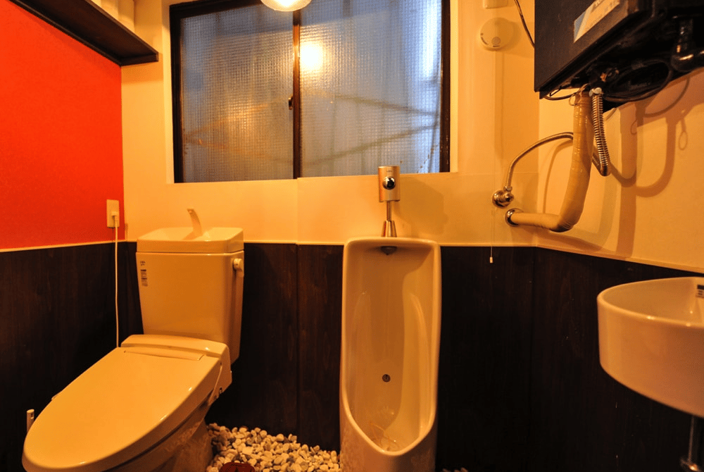 Equipped with washlet. Toilet seats are warm and comfortable even in the winter